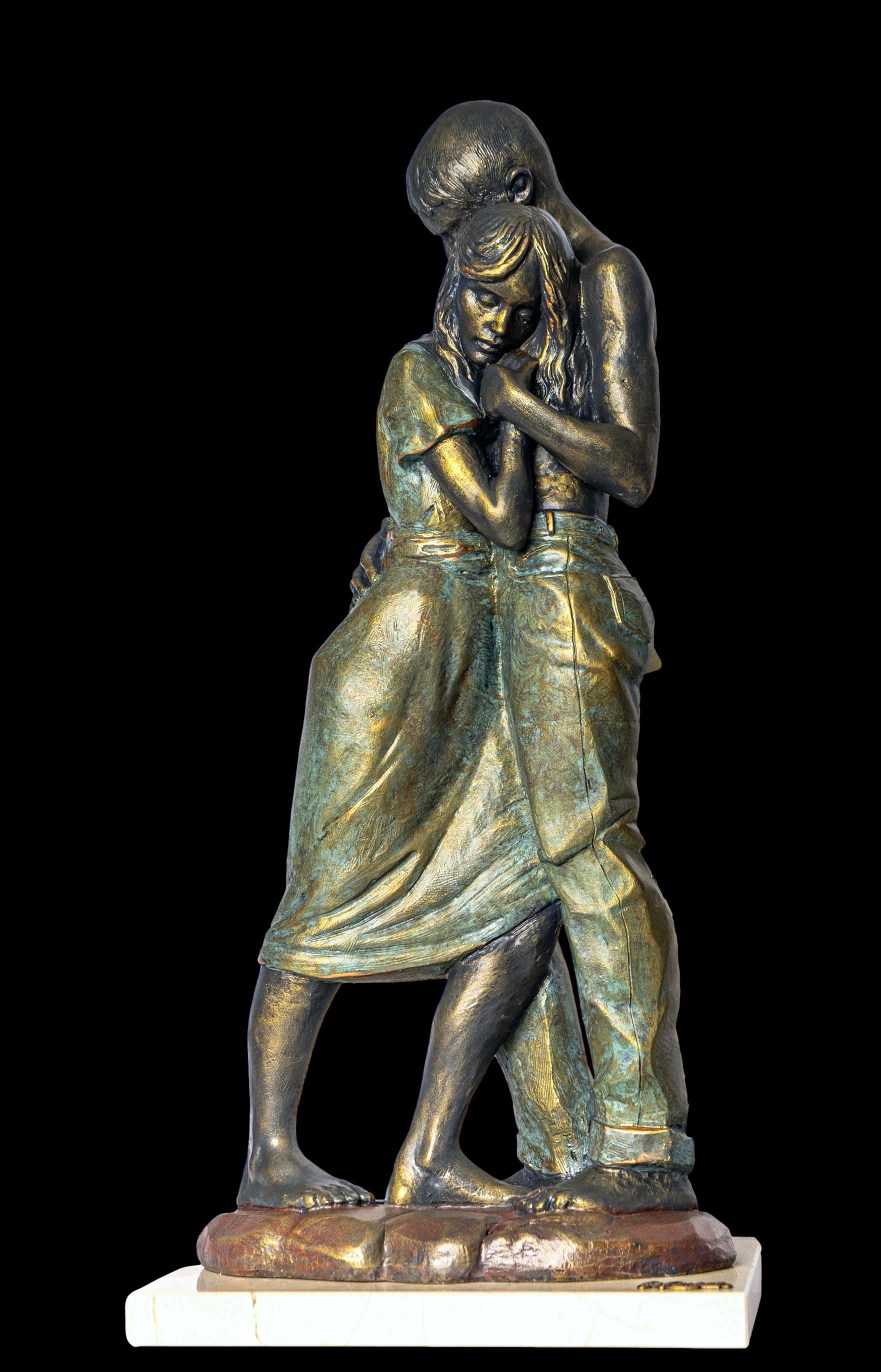 Escultura de pareja Abrazo - Anglada Esculturas, image size:1762x2744