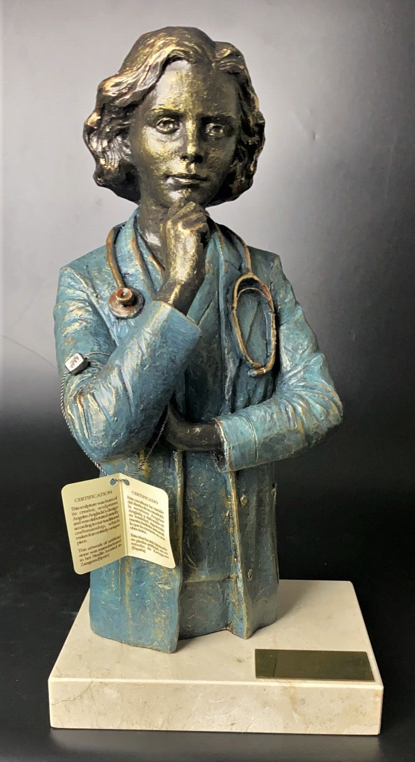 DOCTORA con base de mármol