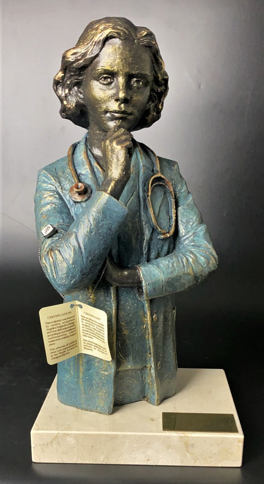 DOCTORA con base de mármol