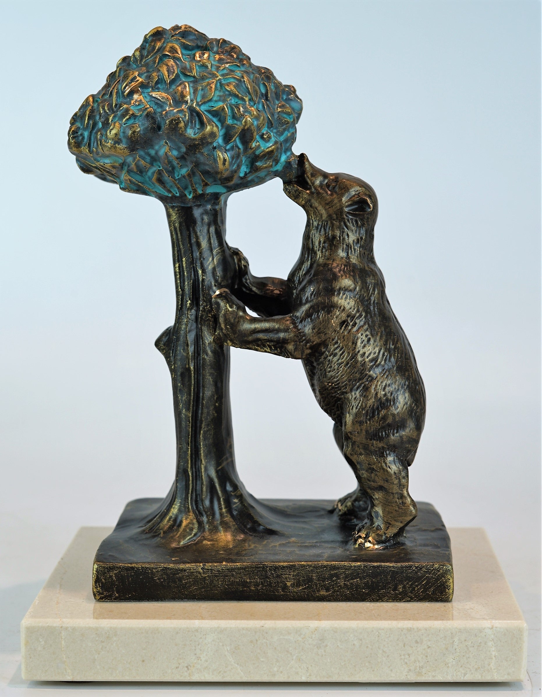 Bear and strawberry tree, symbol of Madrid – Anglada Esculturas
