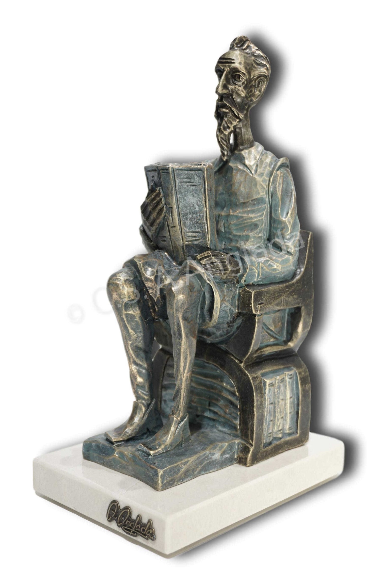 Quijote biblioteca, sentado.